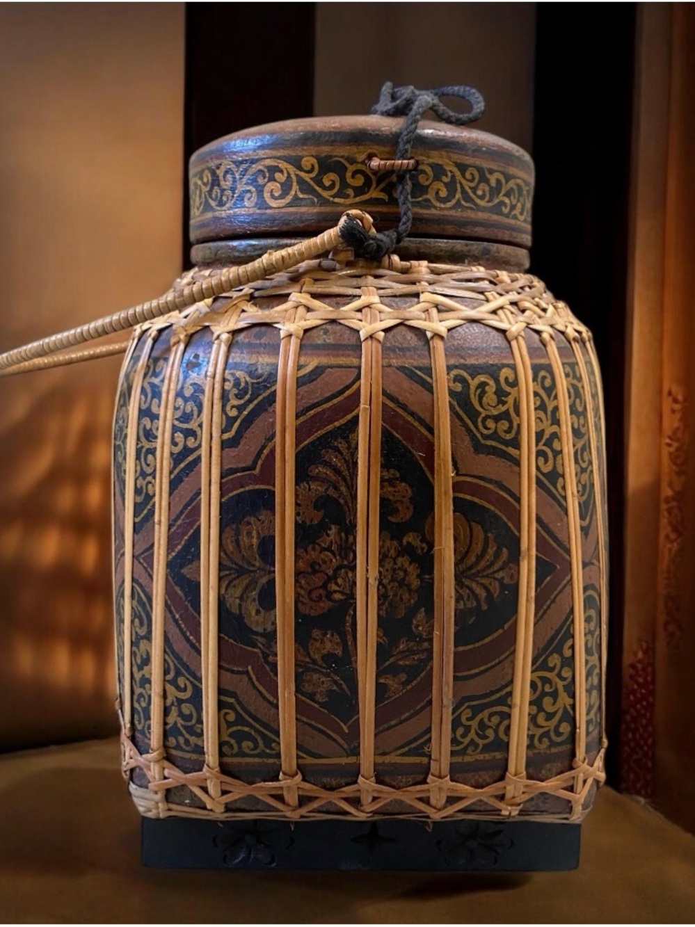 Stunning Vtg Thai Traditional Bamboo Woven Lacquered & Painted Rice Basket/Box-